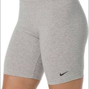 NIKE women’s bike short grey